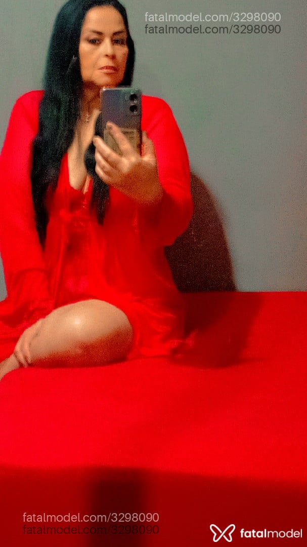 Acompanhante mulher morena (o) de olhos castanhos - Penélope