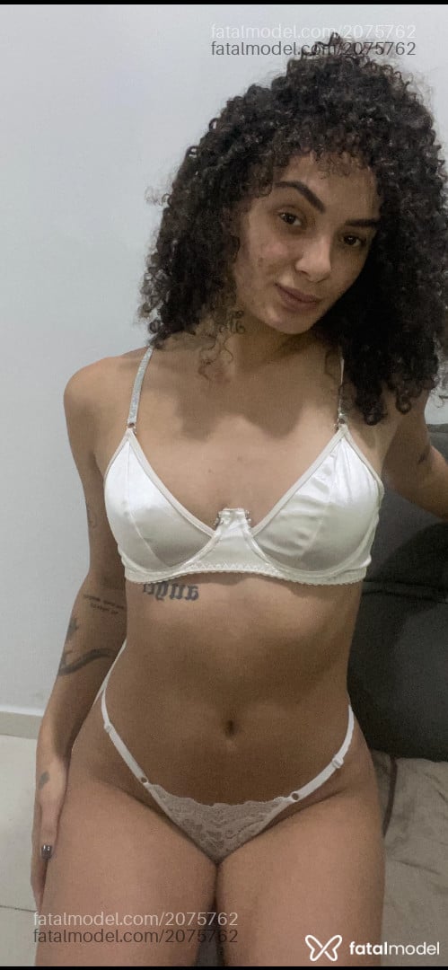 Acompanhante mulher com cabelo castanho de olhos castanhos - Fany Olivr
