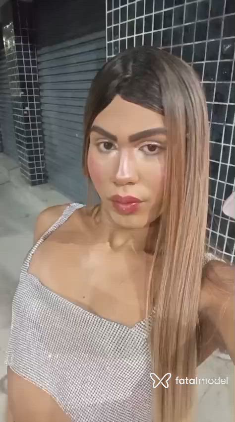 Acompanhante mulher trans loira (o) de olhos castanhos - Mikaelly