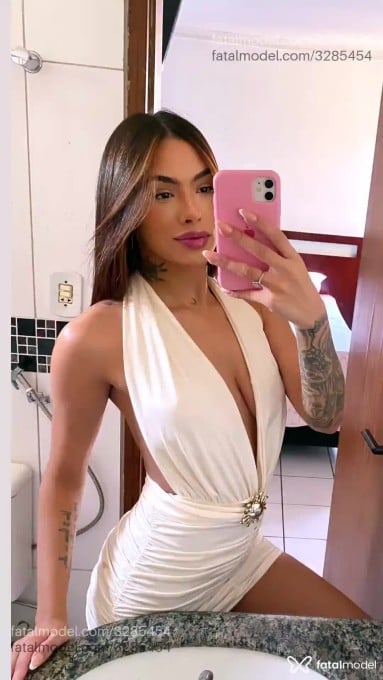 Acompanhante mulher com cabelo castanho de olhos mel - Manuela