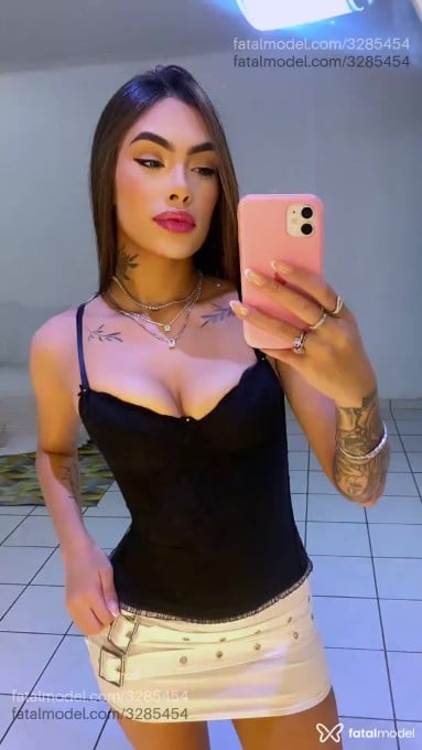 Acompanhante mulher com cabelo castanho de olhos mel - Manuela