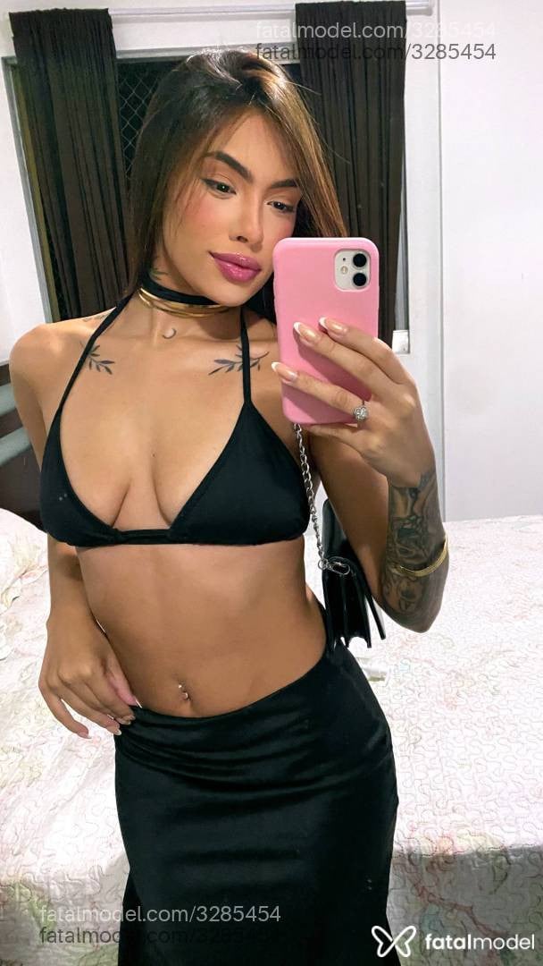Acompanhante mulher com cabelo castanho de olhos mel - Manuela