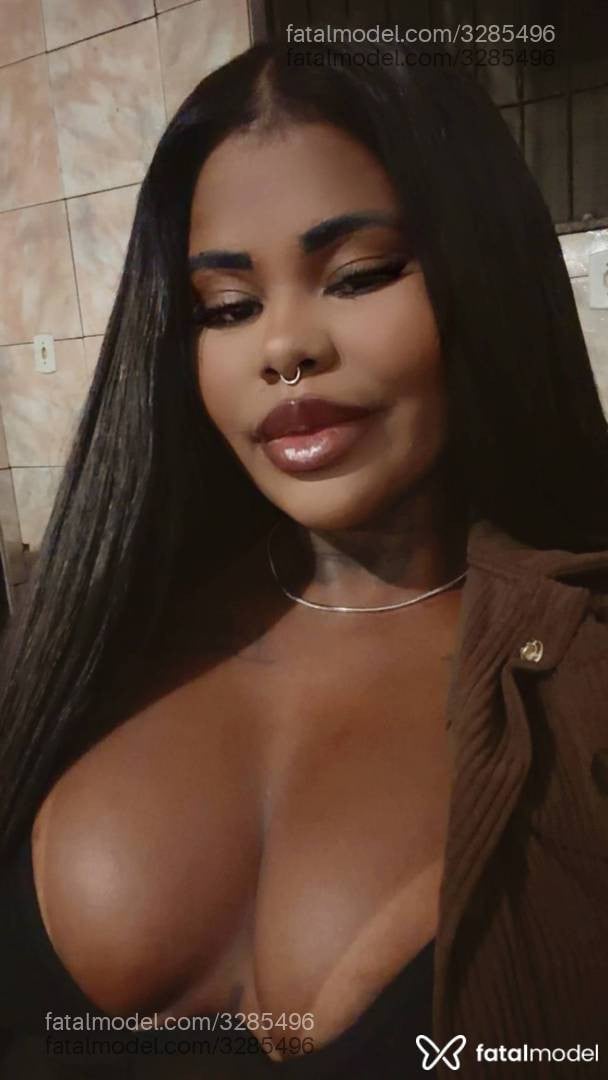 Acompanhante mulher morena (o) de olhos pretos - Brenda Assis
