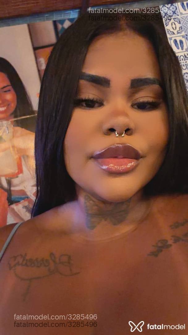Acompanhante mulher morena (o) de olhos pretos em Rio das Ostras Acompanhante mulher morena (o) de olhos pretos em Rio das Ostras - Emylli Amaral