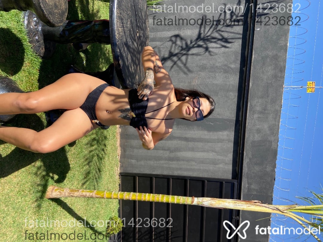 Acompanhante mulher morena (o) de olhos castanhos - Larissa