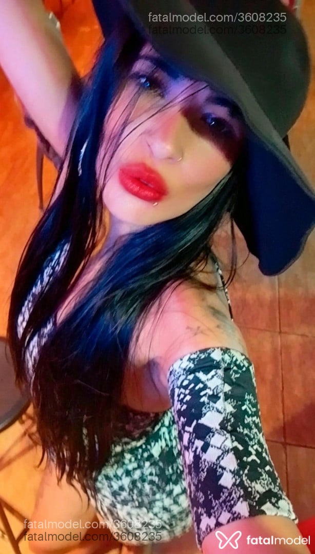 Acompanhante mulher morena (o) de olhos mel - Maytê