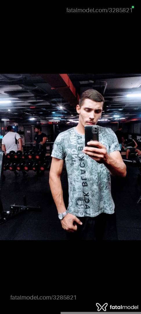 Acompanhante homem com cabelo castanho de olhos mel - Oliveira