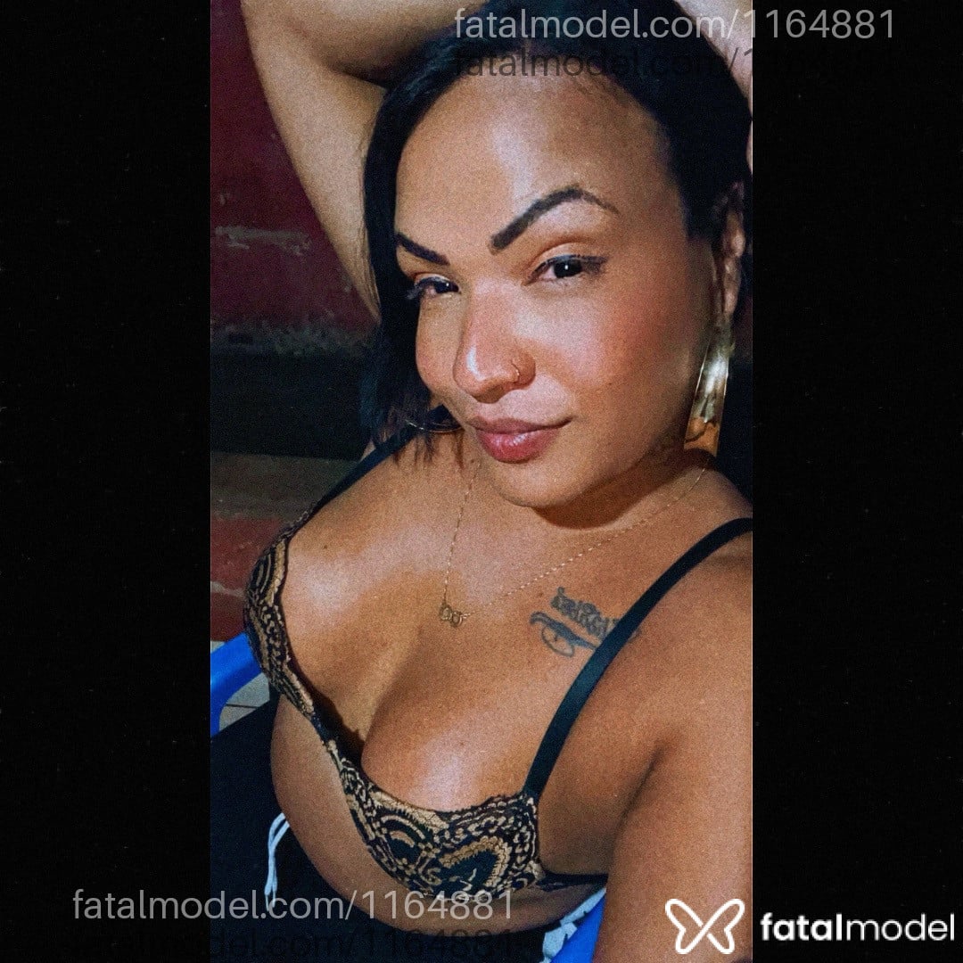 Acompanhante travesti morena (o) de olhos pretos - Vicky Araujo