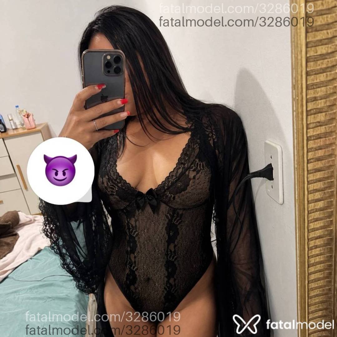 Acompanhante mulher morena (o) de olhos pretos - Lara