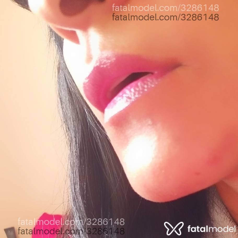 Acompanhante mulher com cabelo castanho de olhos pretos - Indiara Luz