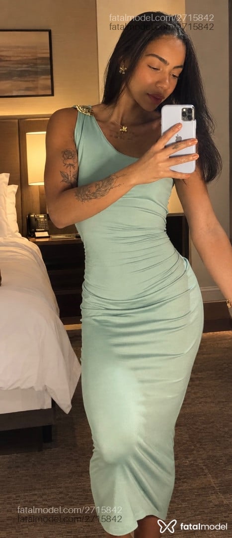 Acompanhante mulher com cabelo castanho de olhos pretos - Mila