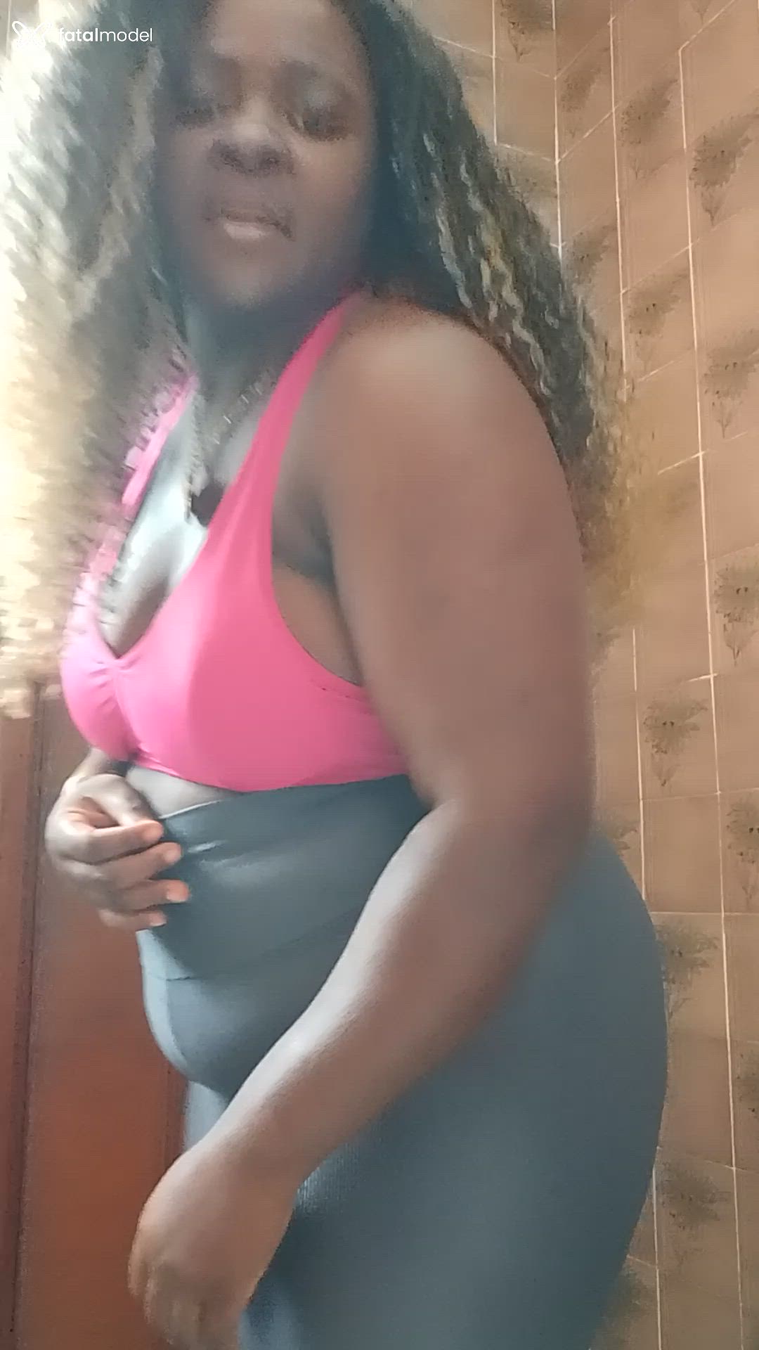 Acompanhante mulher com cabelo castanho de olhos pretos em Catanduva Acompanhante mulher com cabelo castanho de olhos pretos em Catanduva - Paolla
