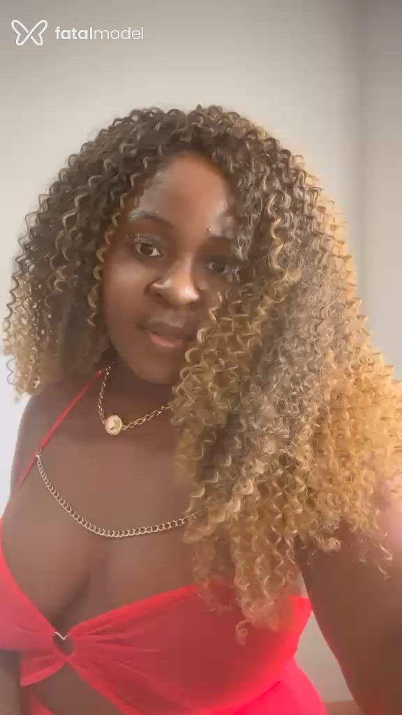Acompanhante mulher com cabelo castanho de olhos pretos em Catanduva Acompanhante mulher com cabelo castanho de olhos pretos em Catanduva - Paolla