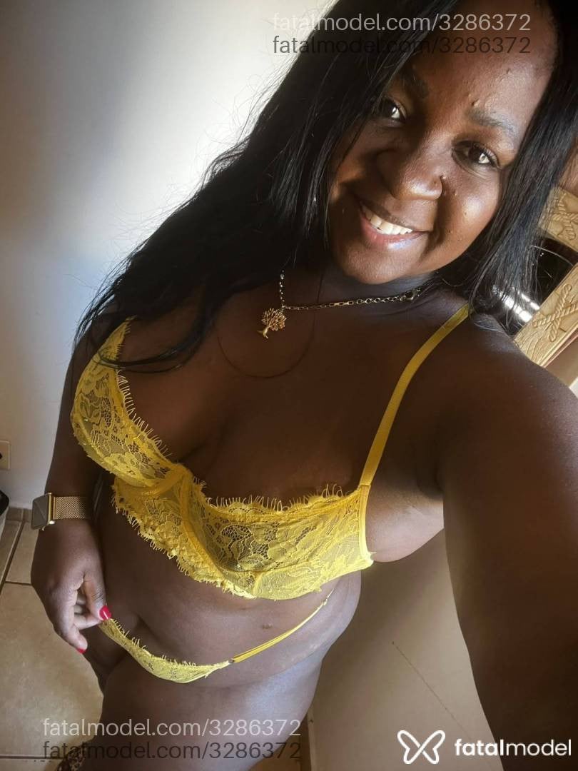 Acompanhante mulher com cabelo castanho de olhos pretos - Paolla