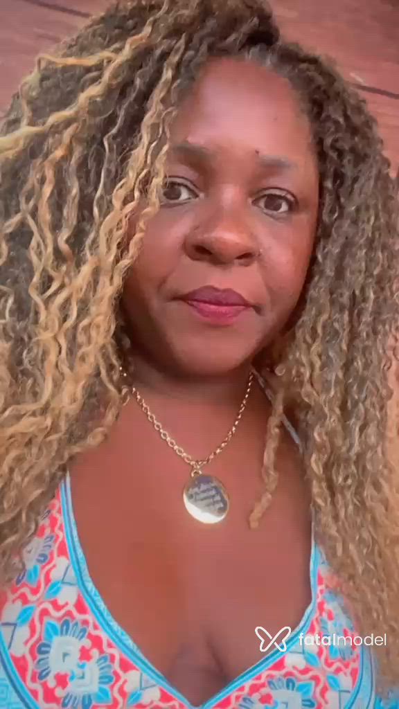 Acompanhante mulher com cabelo castanho de olhos pretos - Paolla