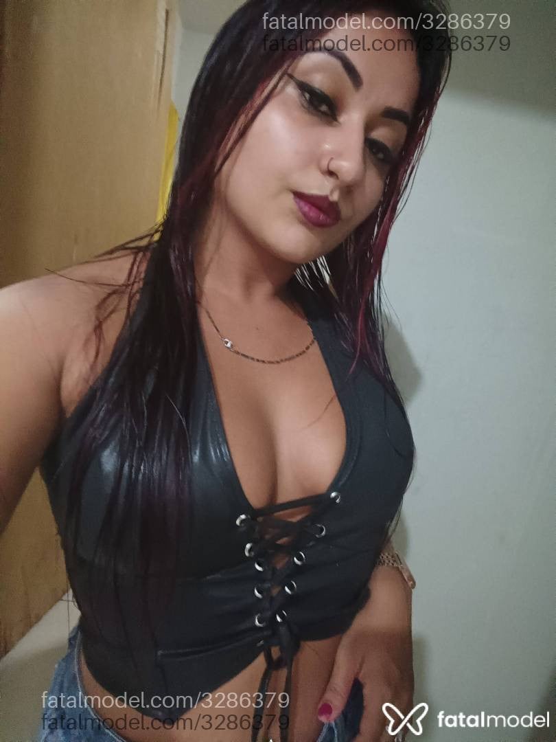 Acompanhante mulher com cabelo colorido de olhos castanhos - Grazielle
