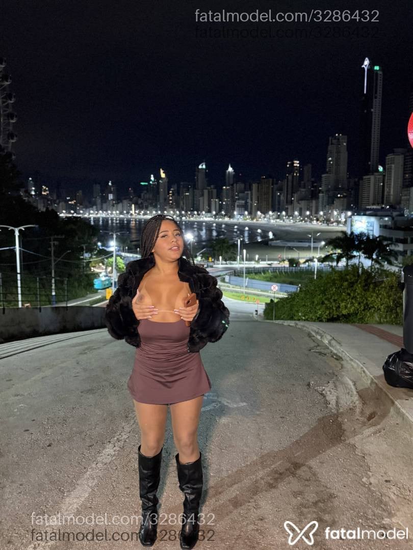 Acompanhante mulher morena (o) de olhos pretos - Sofia Lima