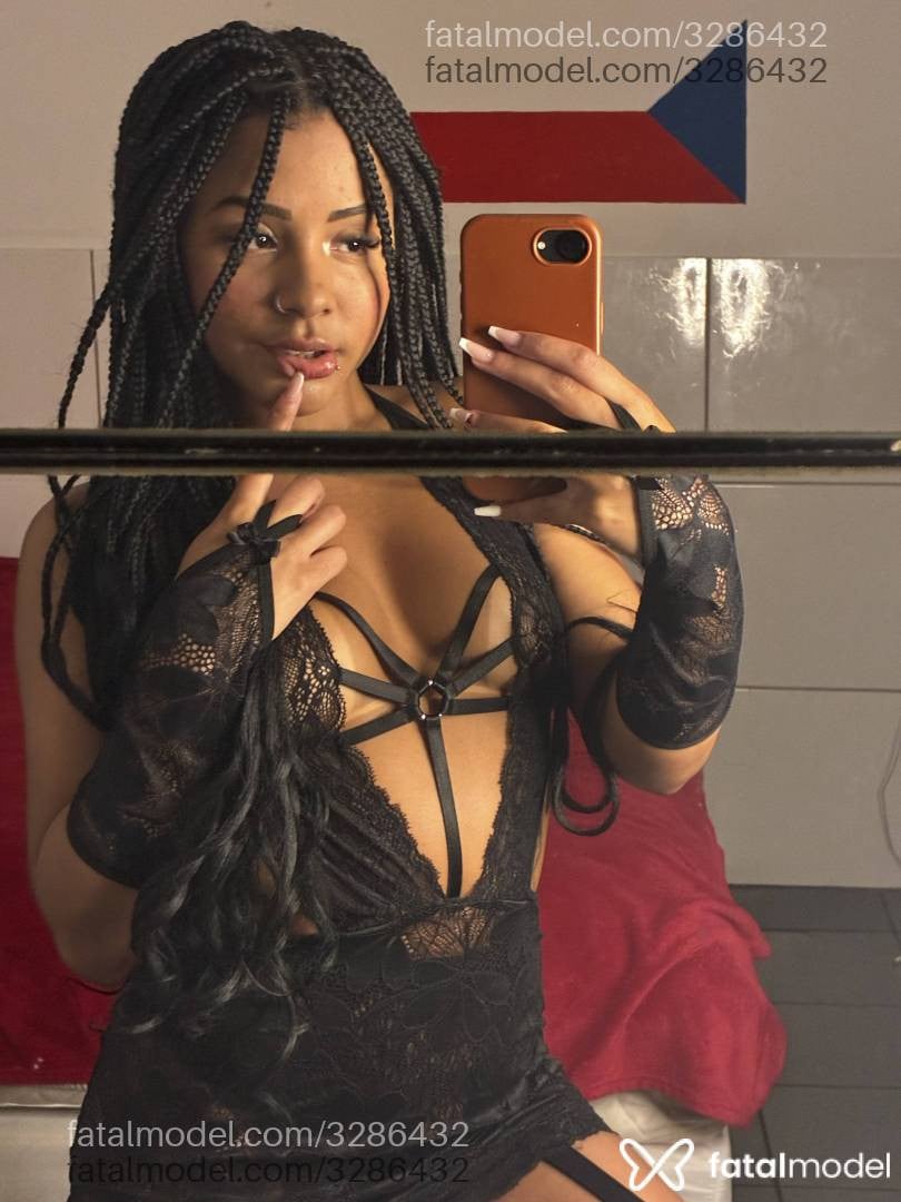 Acompanhante mulher morena (o) de olhos pretos - Sofia Lima