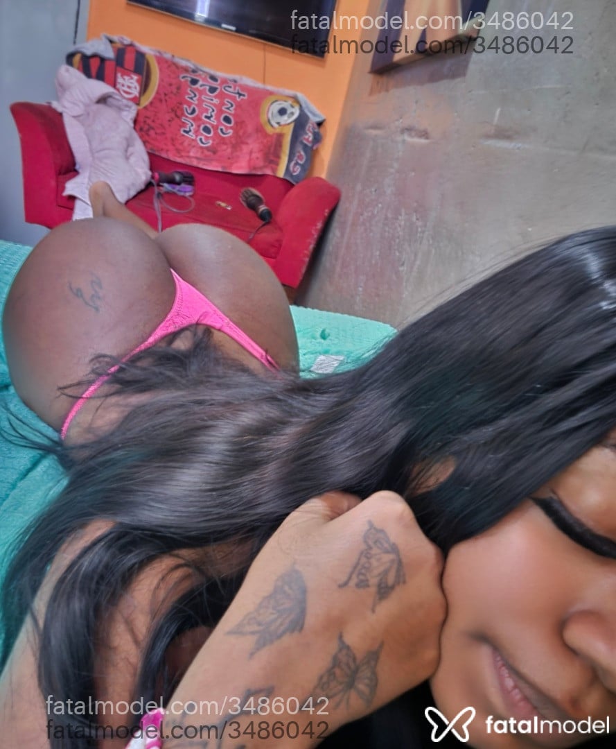 Acompanhante mulher trans morena (o) de olhos pretos - Victorelly