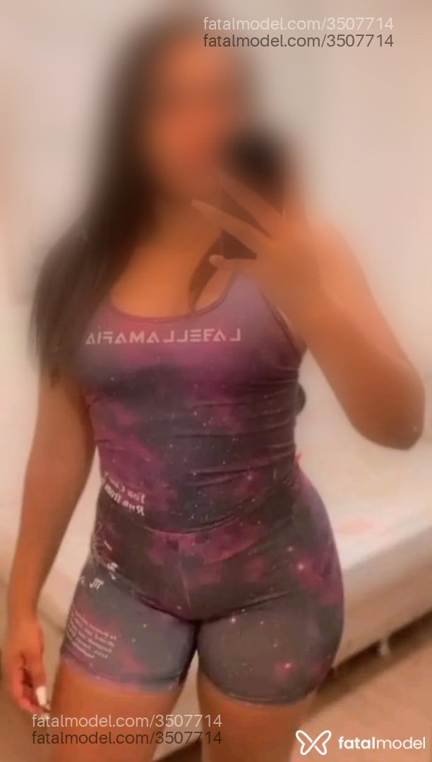 Acompanhante mulher morena (o) de olhos castanhos - Larissa