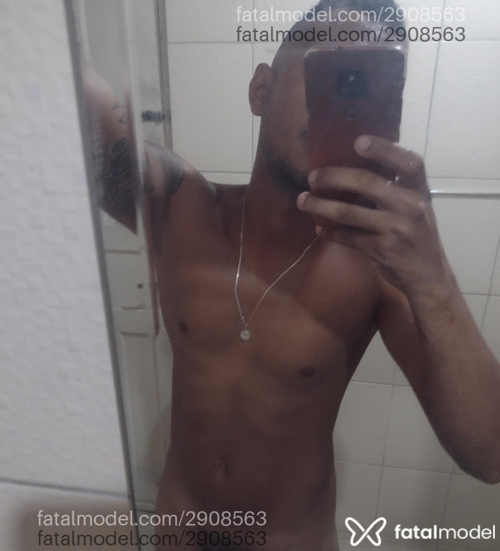 Acompanhante homem com cabelo castanho de olhos castanhos - Lucas Cerqueira