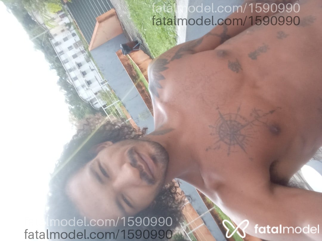 Acompanhante homem morena (o) de olhos pretos - Silva