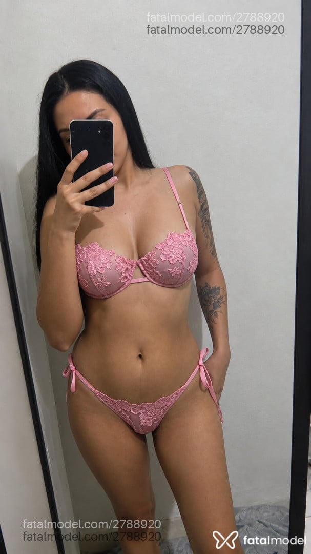 Acompanhante mulher morena (o) de olhos mel - Kelly