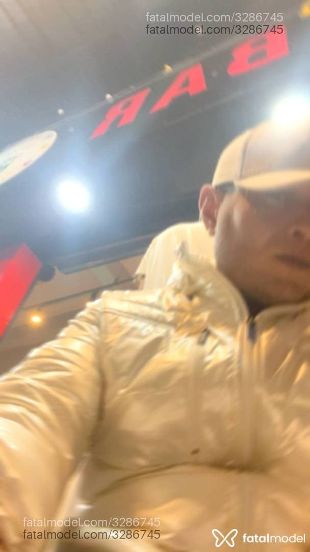 Acompanhante homem com cabelo castanho de olhos verdes - Gustavo Felipe