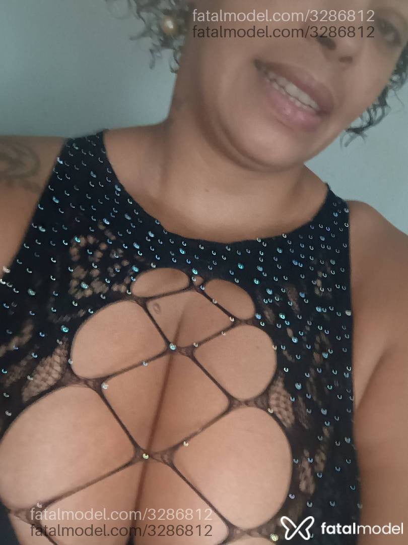 Acompanhante mulher com cabelo castanho de olhos verdes em São José - Julia
