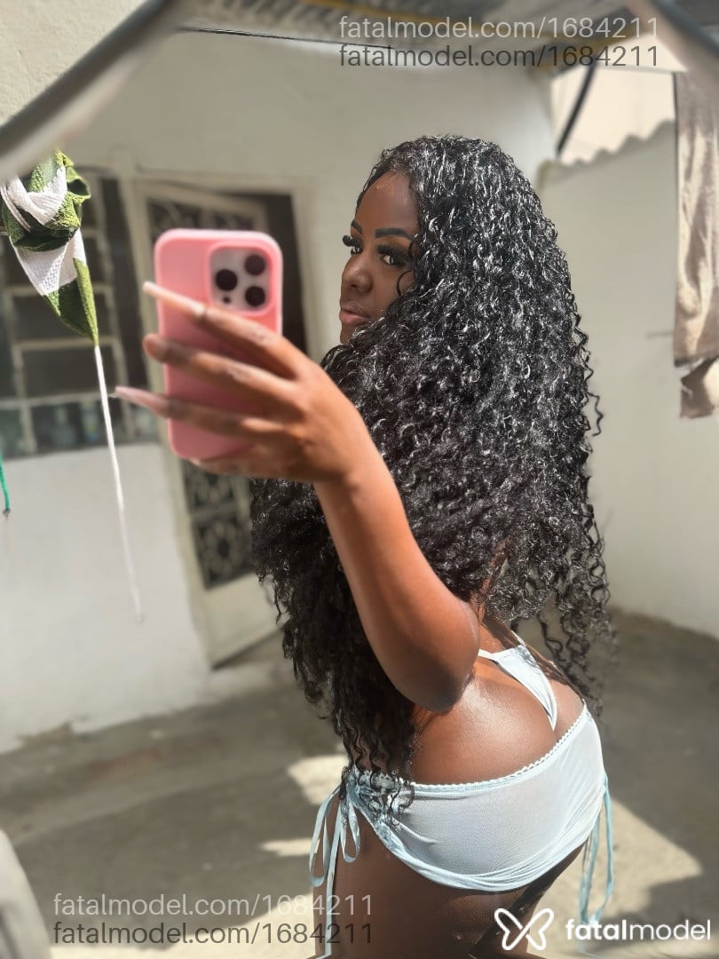 Acompanhante mulher morena (o) de olhos pretos - Pérola Negra