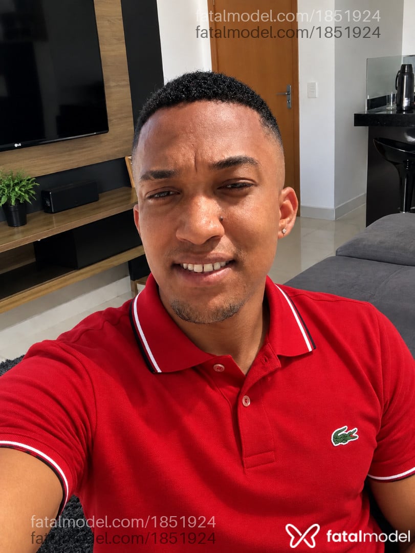 Acompanhante homem morena (o) de olhos castanhos - Samuel nego