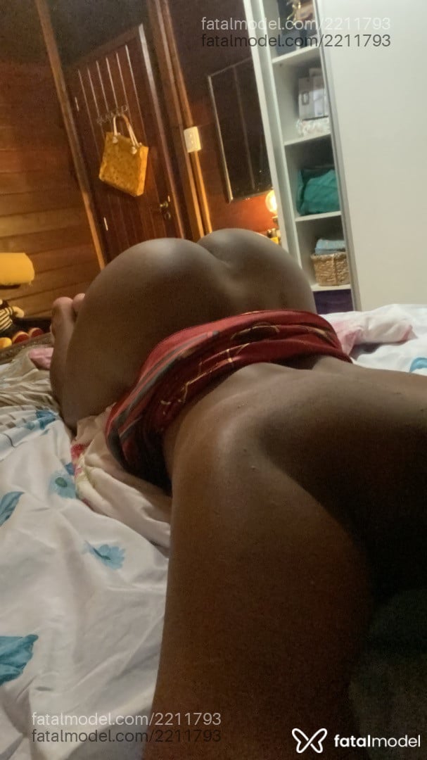 Acompanhante homem morena (o) de olhos pretos - Gustavo