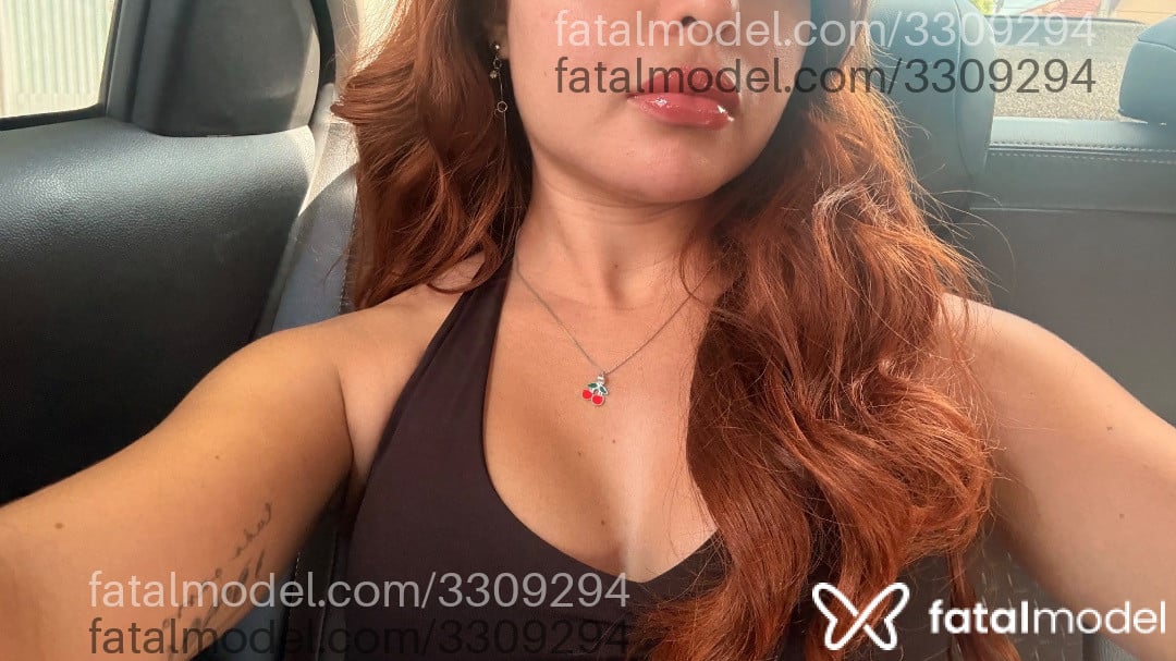 Acompanhante mulher ruiva (o) de olhos castanhos - Cherry