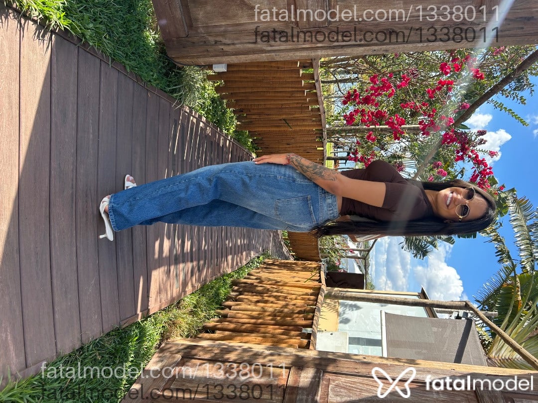 Acompanhante mulher morena (o) de olhos castanhos - Clara