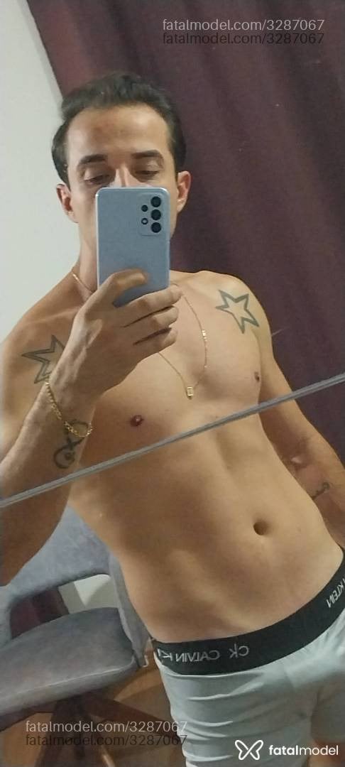 Acompanhante homem com cabelo castanho de olhos castanhos - Henrique Acompanhante homem com cabelo castanho de olhos castanhos - Henrique