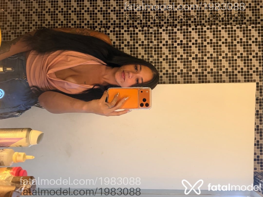 Acompanhante mulher morena (o) de olhos castanhos - Pérola