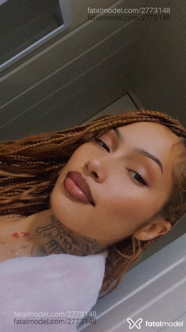 Acompanhante mulher com cabelo castanho de olhos castanhos - Briele Savoy