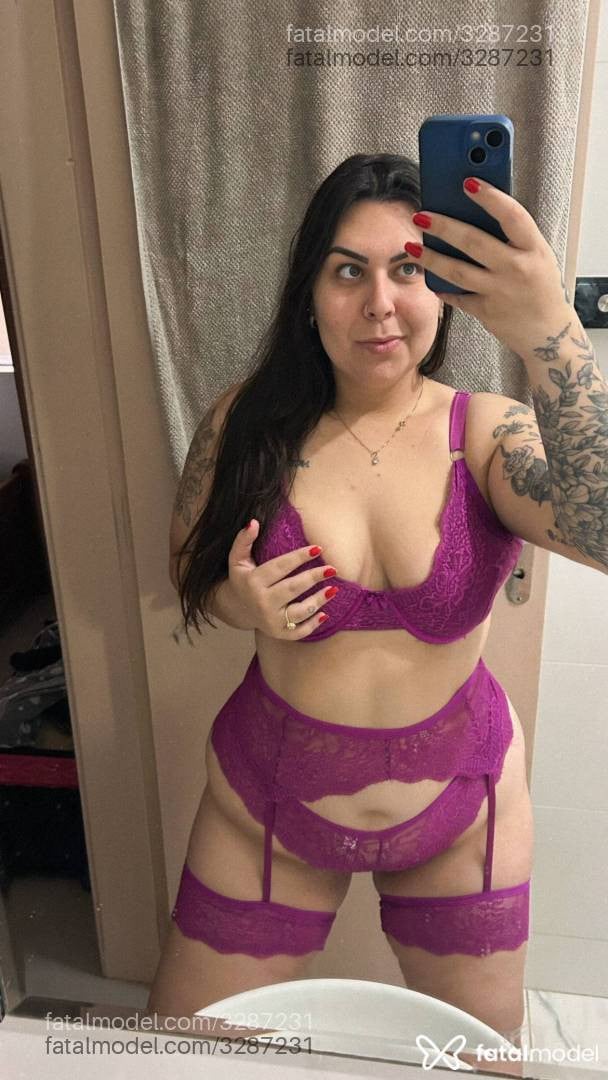 Acompanhante mulher com cabelo castanho de olhos verdes - Bruna Ventura