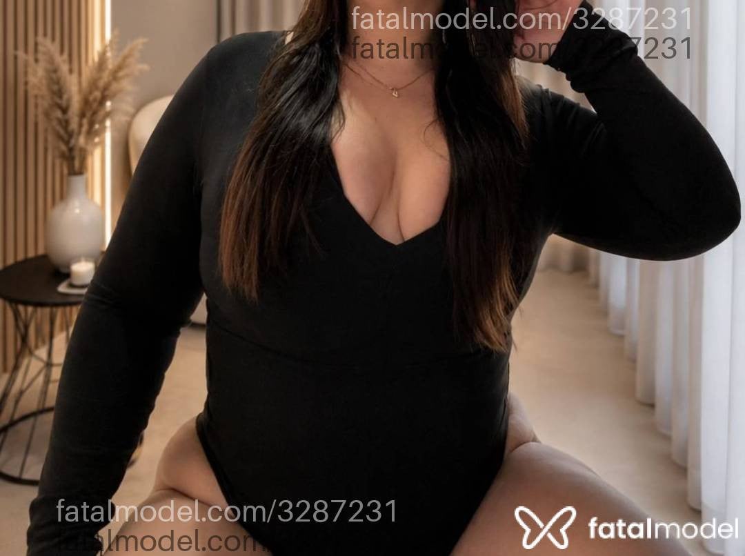 Acompanhante mulher com cabelo castanho de olhos verdes - Bruna Ventura