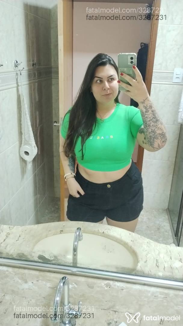 Acompanhante mulher com cabelo castanho de olhos verdes em Varginha - Bruna