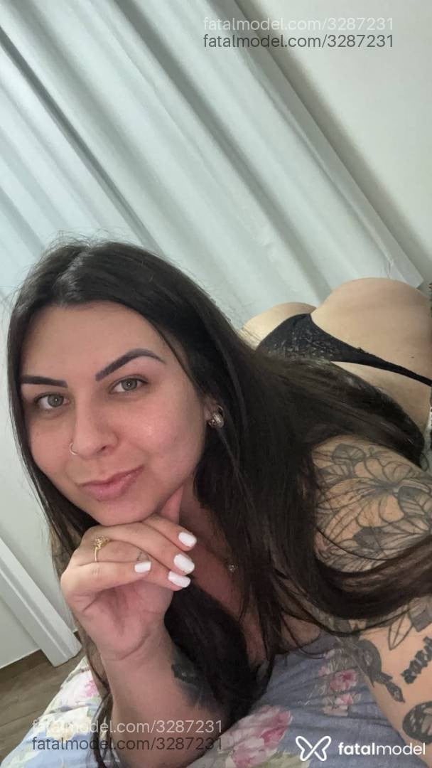 Acompanhante mulher com cabelo castanho de olhos verdes - Bruna Ventura