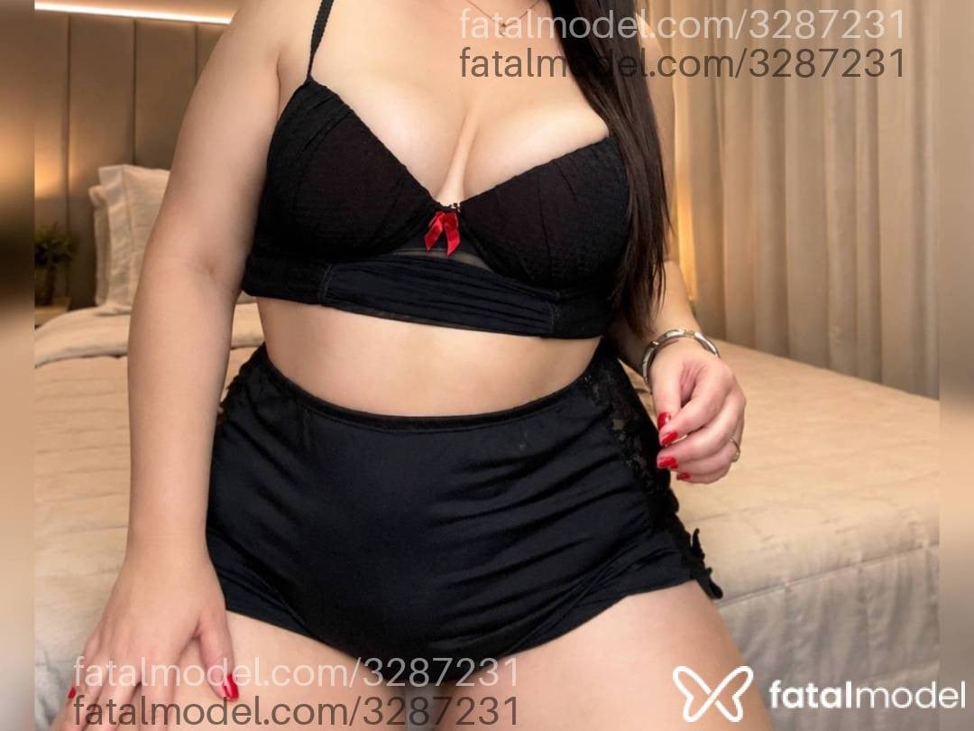 Acompanhante mulher com cabelo castanho de olhos verdes - Bruna Ventura