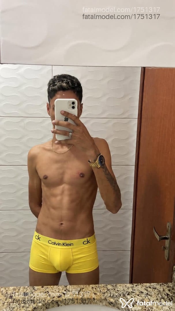 Acompanhante homem morena (o) de olhos castanhos - Gabriel