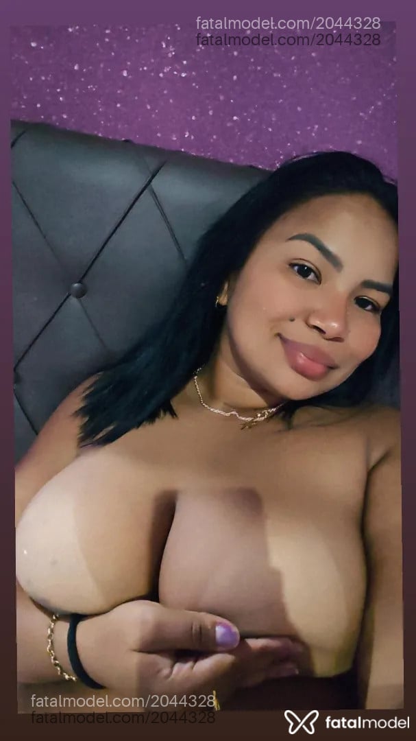 Acompanhante mulher morena (o) de olhos pretos - Belinda