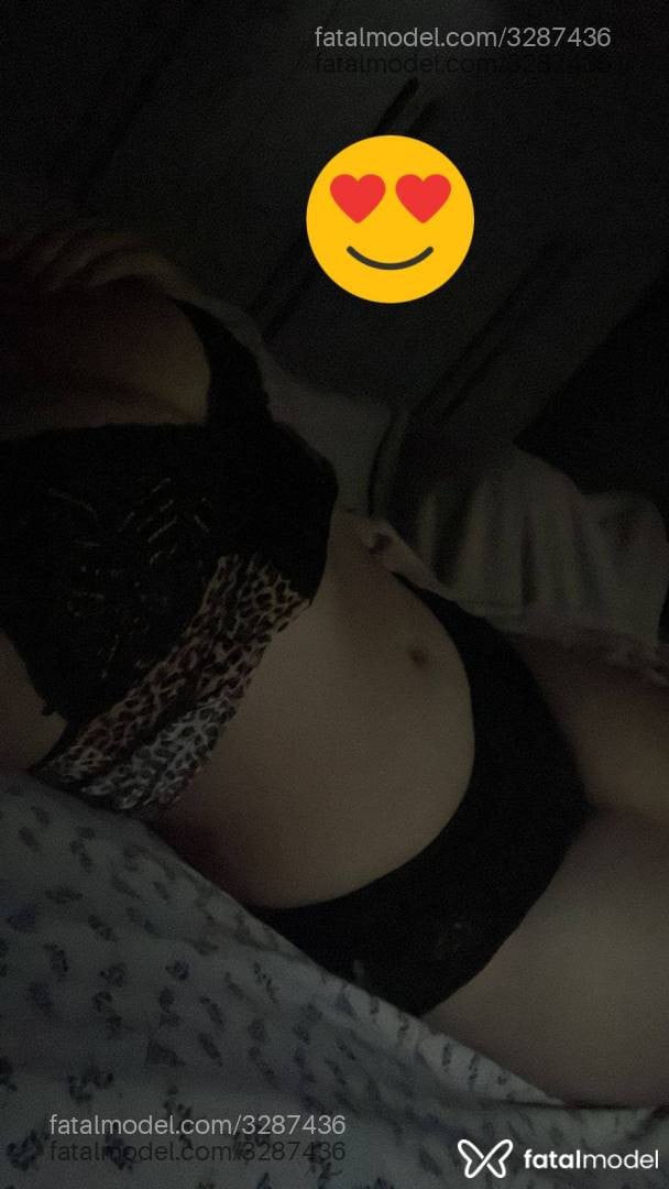 Acompanhante mulher morena (o) de olhos castanhos - Bombomzinho Acompanhante mulher morena (o) de olhos castanhos - Bombomzinho