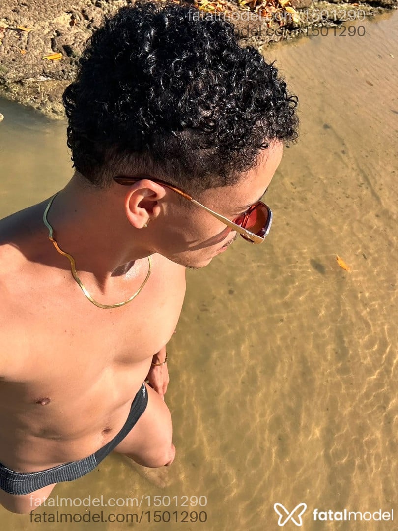 Acompanhante homem morena (o) de olhos castanhos - Santiago