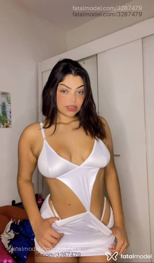 Acompanhante mulher com cabelo castanho de olhos mel - Vitória Sabrine