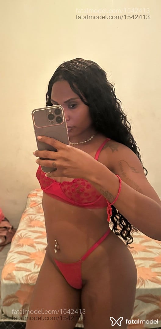 Acompanhante mulher com cabelo castanho de olhos castanhos - Bia