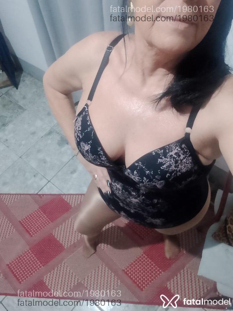 Acompanhante mulher morena (o) de olhos castanhos - gigisex