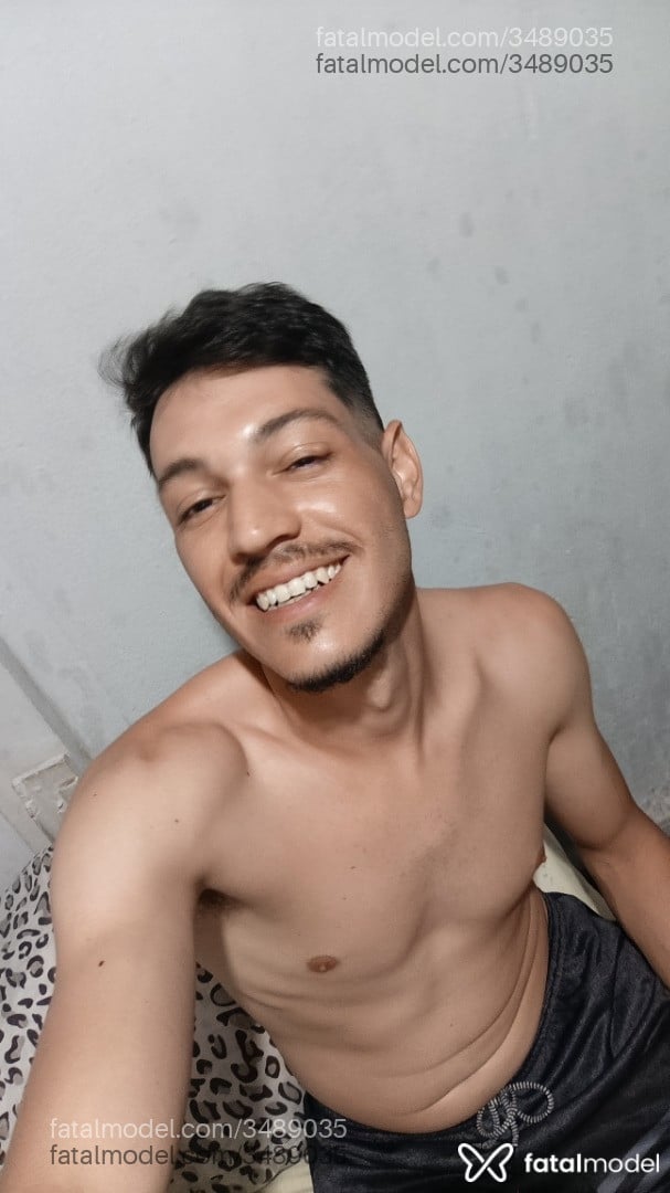 Acompanhante homem com cabelo castanho de olhos pretos - Rogiferraz